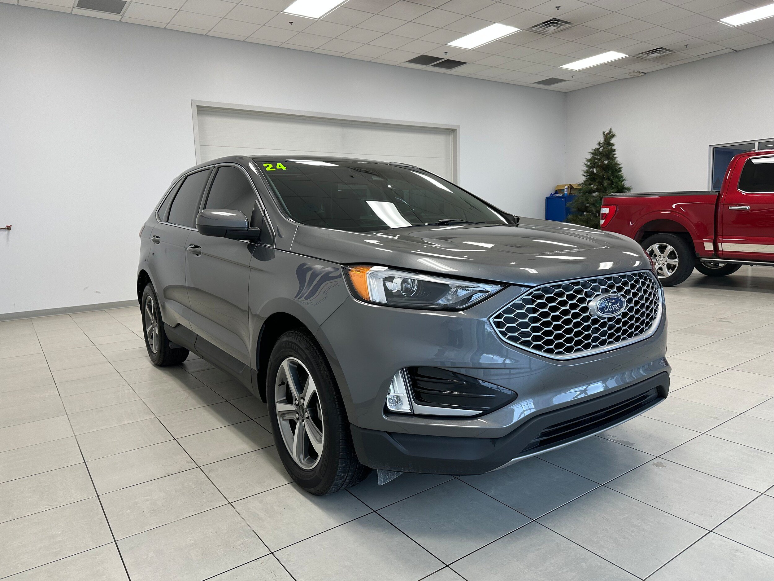 Used 2024 Ford Edge SEL w/ Convenience Package AWD/4WD image 4