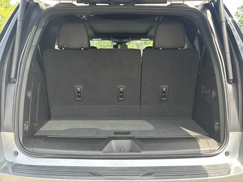 Used 2023 GMC Yukon SLT w/ SLT Luxury Package RWD image 37