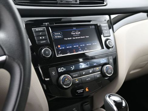 Used 2020 Nissan Rogue Sport SV AWD/4WD image 19