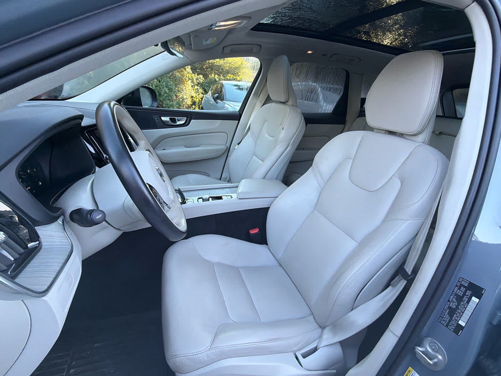 Certified 2024 Volvo XC60 B5 Plus w/ Protection Package AWD/4WD image 25