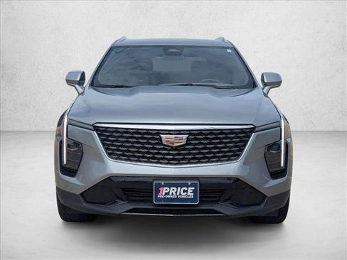Used 2025 Cadillac XT4 Premium Luxury FWD image 2