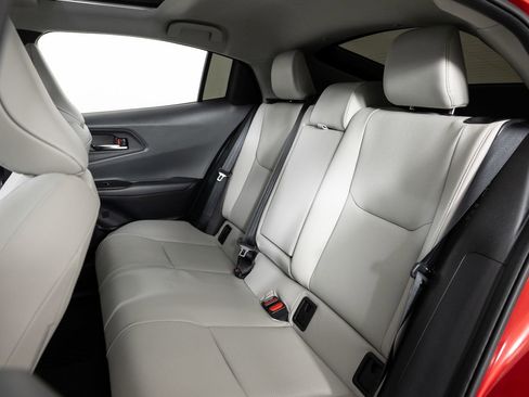 Used 2025 Toyota Prius XLE image 18