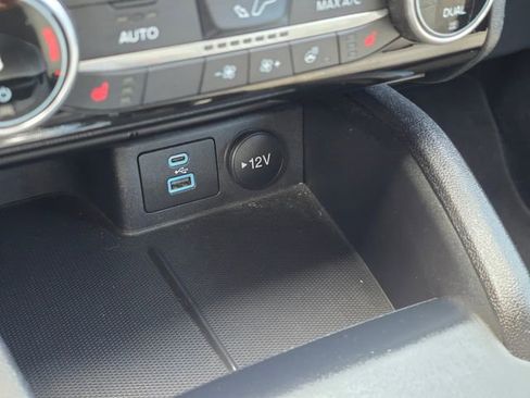 Used 2022 Ford Escape SE w/ SE Sport Appearance Package image 34