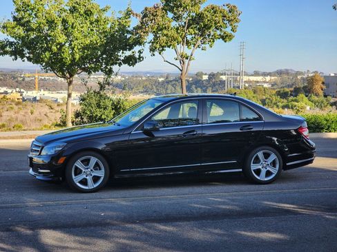 Used 2011 Mercedes-Benz C 300 Sedan image 3