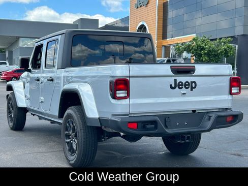 Used 2023 Jeep Gladiator Sport AWD/4WD image 5