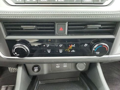 Used 2025 Nissan Rogue S image 31