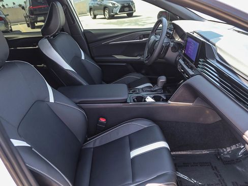Used 2026 Toyota Camry Hybrid w/ Convenience Package FWD image 16