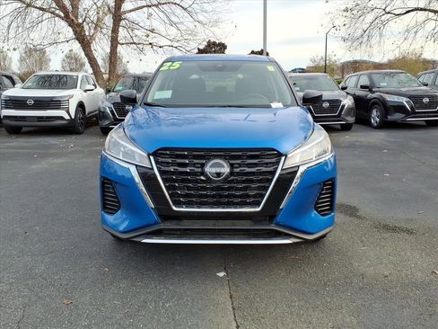 New 2025 Nissan Kicks Play S image 2