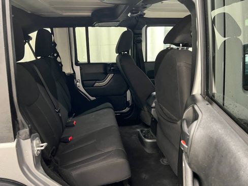 Used 2018 Jeep Wrangler Unlimited Sport S AWD/4WD image 10