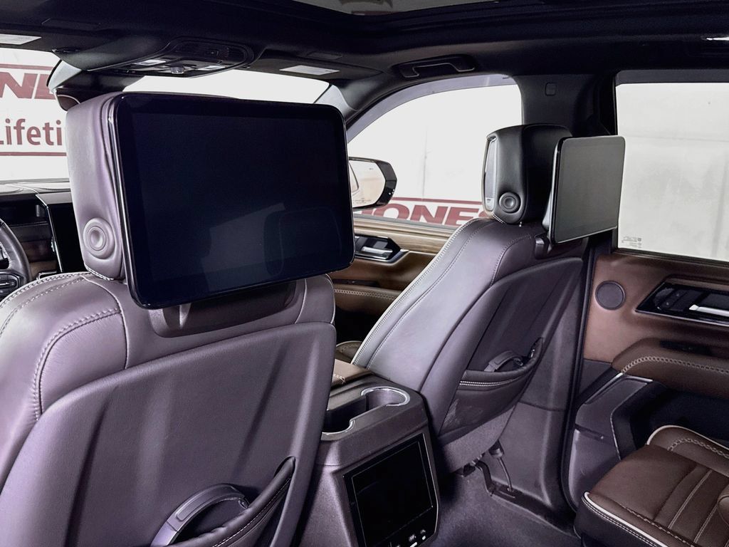 Used 2025 GMC Yukon Denali Ultimate AWD/4WD image 13