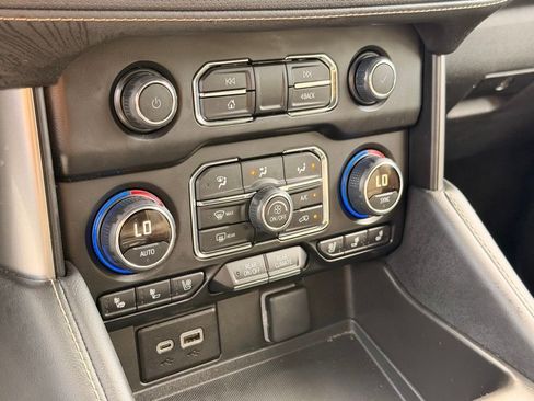 Used 2024 Chevrolet Tahoe Premier RWD image 35
