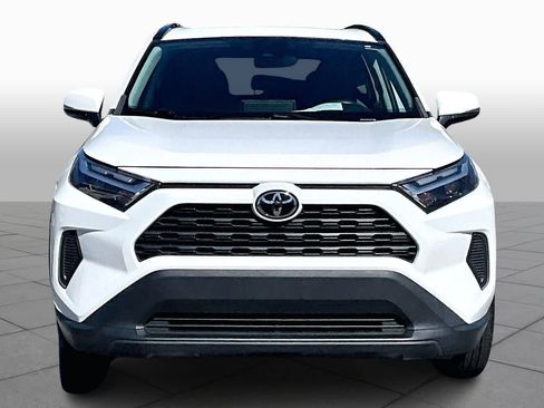 Used 2022 Toyota RAV4 XLE w/ Convenience Package image 4