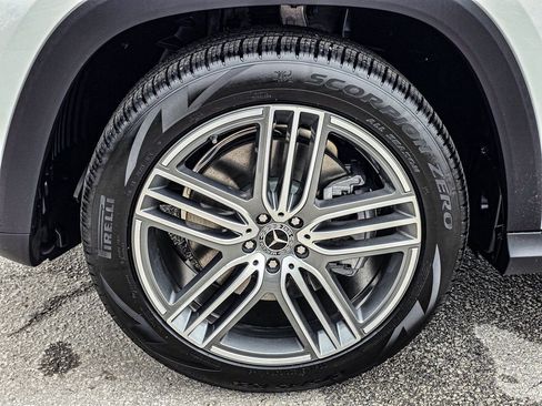 New 2026 Mercedes-Benz GLS 450 4MATIC image 10