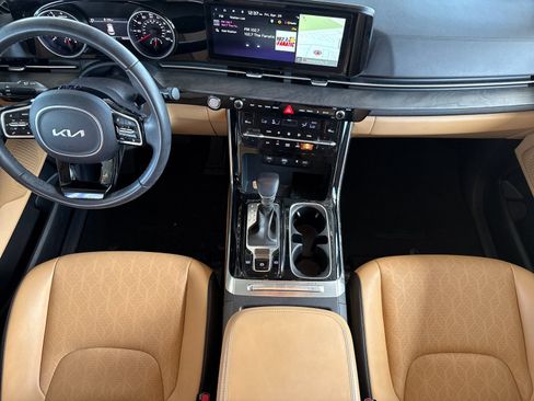 Used 2024 Kia Carnival EX FWD image 12
