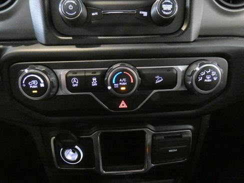 Used 2019 Jeep Wrangler Unlimited Sport AWD/4WD image 14
