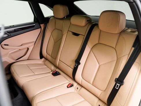 Certified 2026 Porsche Macan AWD/4WD image 27