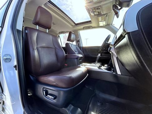 Used 2021 Toyota 4Runner Limited AWD/4WD image 15