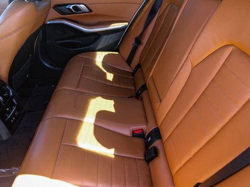 Used 2020 BMW 330i Sedan w/ Convenience Package RWD image 19
