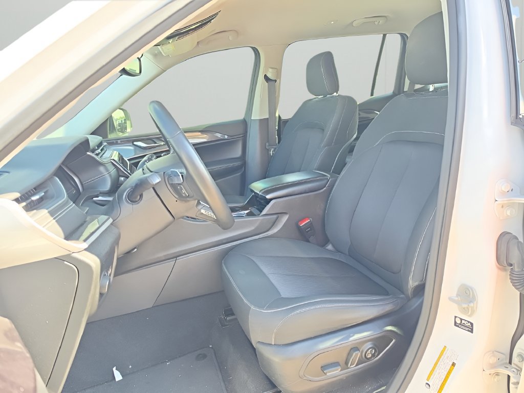 Used 2021 Jeep Grand Cherokee L Laredo w/ Luxury Tech Group I AWD/4WD image 11