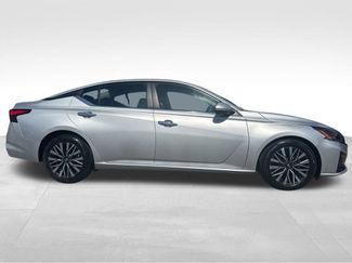 Used 2023 Nissan Altima 2.5 SV FWD video 2
