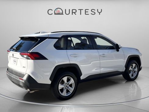 Used 2021 Toyota RAV4 XLE image 7