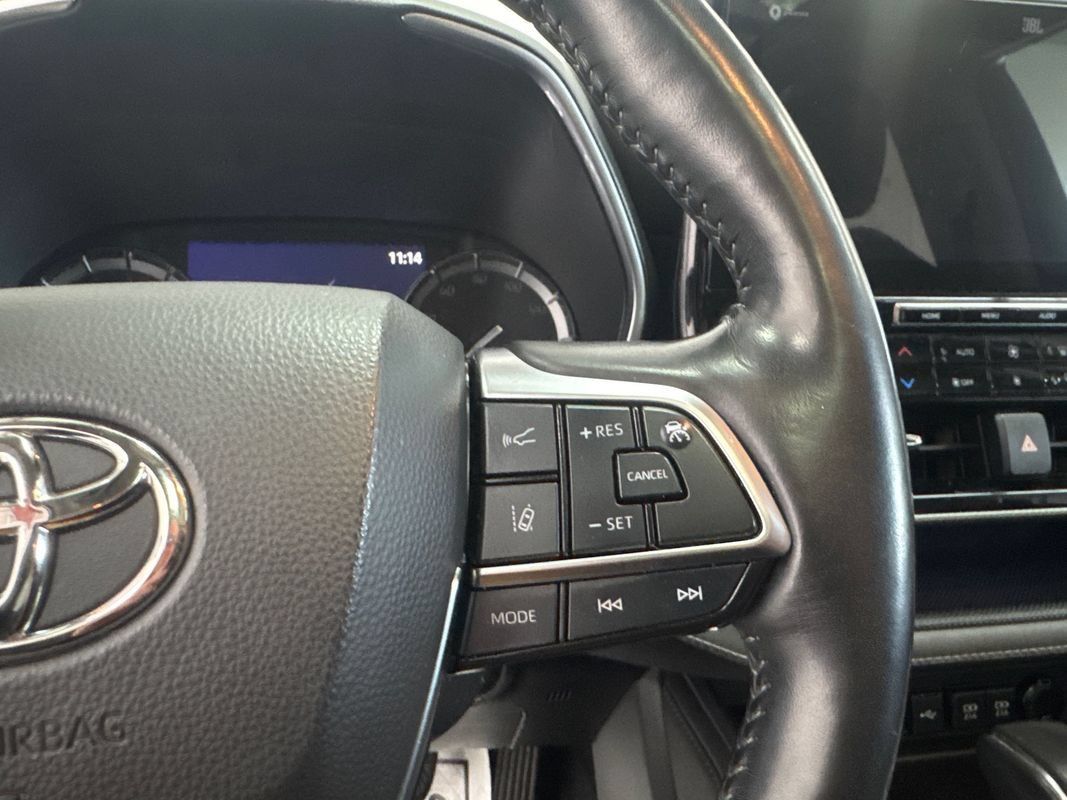 Used 2021 Toyota Highlander Platinum AWD/4WD image 13