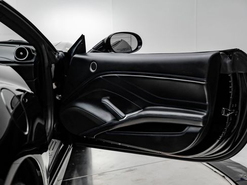 Used 2016 Ferrari California T image 82