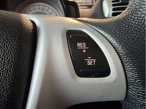 Used 2011 smart fortwo passion image 16