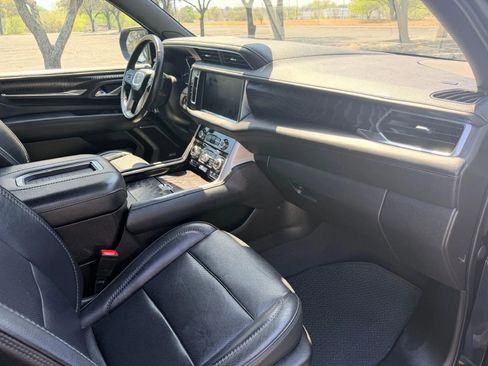 Used 2021 GMC Yukon XL Denali w/ Denali Ultimate Package image 32