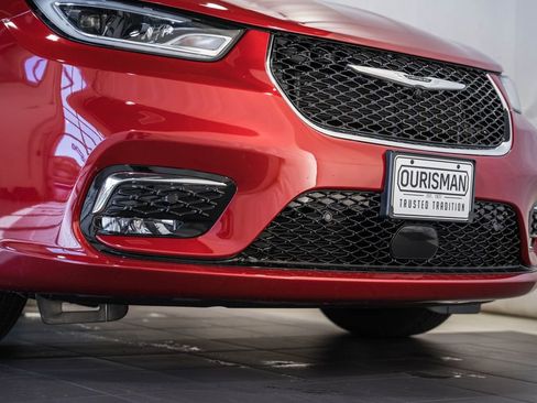 New 2026 Chrysler Pacifica Select image 12