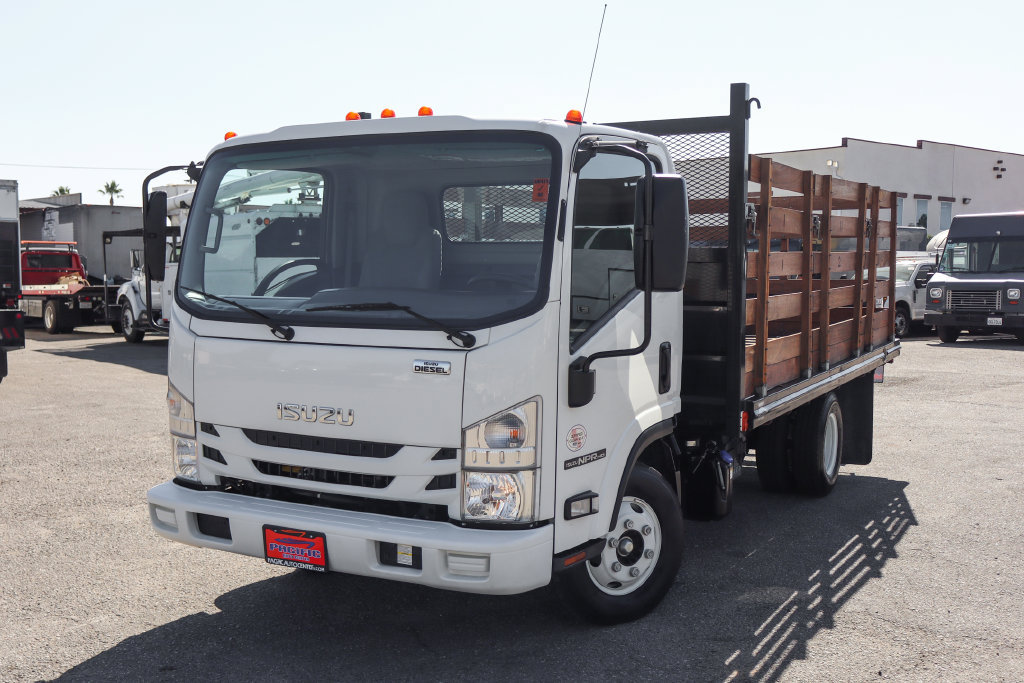 Used 2021 Isuzu NPR RWD image 4