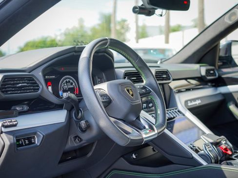 Used 2019 Lamborghini Urus AWD/4WD image 10