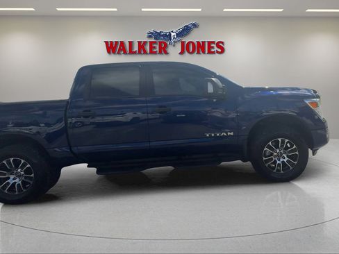 Used 2024 Nissan Titan SV w/ SV Convenience Package image 11