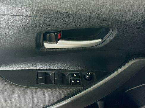 Used 2021 Toyota Corolla LE image 23