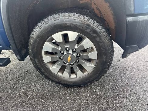 Used 2024 Chevrolet Silverado 2500 Custom w/ Custom Convenience Package AWD/4WD image 4