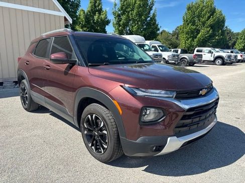 Used 2023 Chevrolet TrailBlazer LT w/ Convenience Package FWD image 3