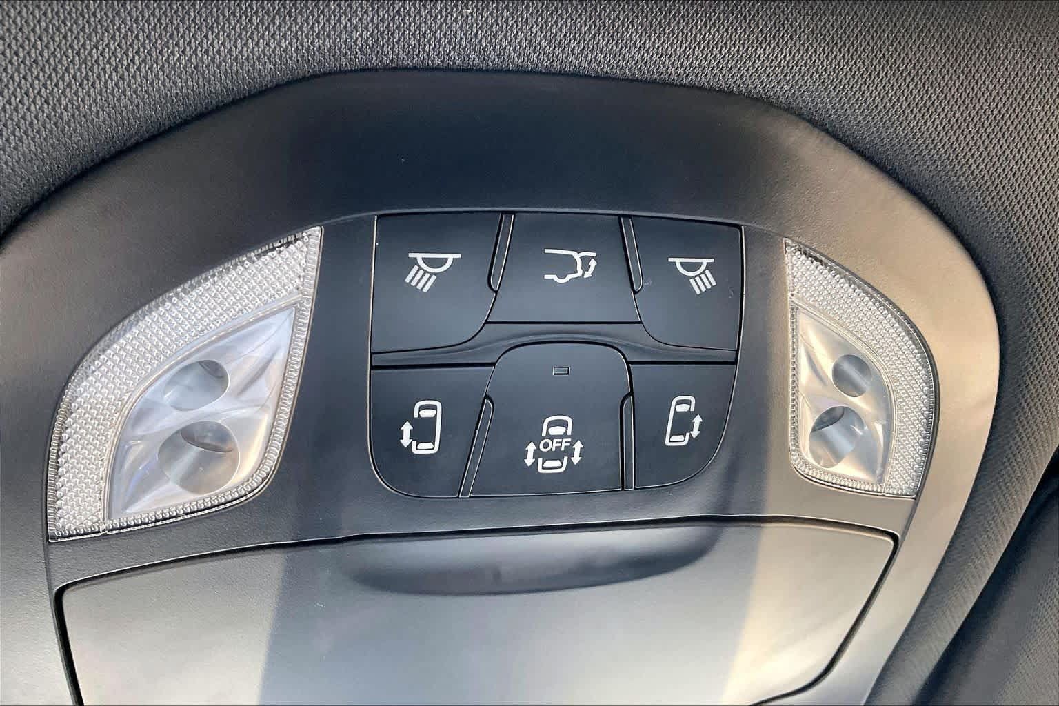 Used 2025 Chrysler Pacifica Limited FWD image 34