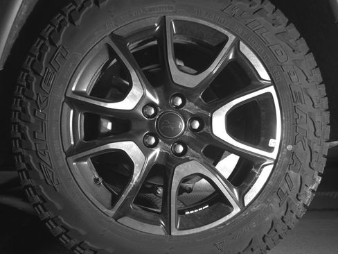 Used 2025 Jeep Compass Trailhawk AWD/4WD image 14