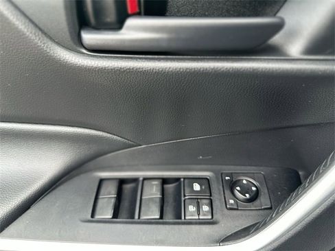 Used 2021 Toyota RAV4 LE image 14