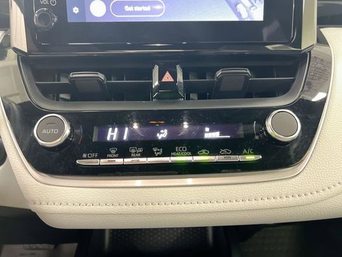 Used 2025 Toyota Corolla SE w/ Convenience Package image 16