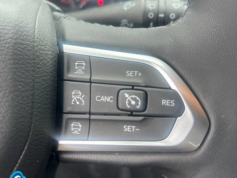 Used 2024 Jeep Compass Latitude w/ Convenience Group AWD/4WD image 20