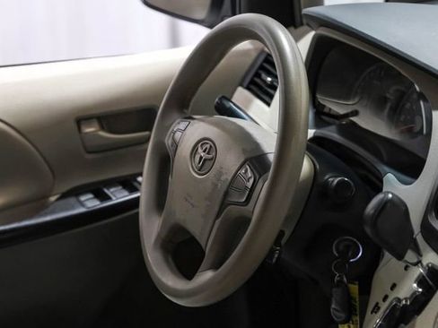 Used 2011 Toyota Sienna LE FWD image 19
