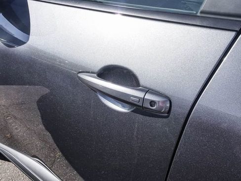 Used 2025 Nissan Rogue SV FWD image 9