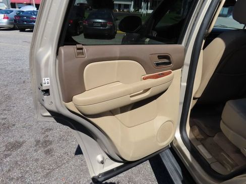 Used 2008 GMC Yukon SLT w/ SLT Preferred Equipment Group AWD/4WD image 10