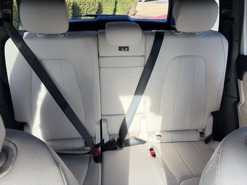 Used 2025 Mercedes-Benz GLB 250 4MATIC w/ Exclusive Package image 25