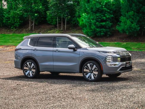 New 2025 Mitsubishi Outlander SEL image 11