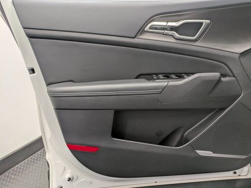 Used 2025 Kia Sportage EX w/ EX Premium Package image 8