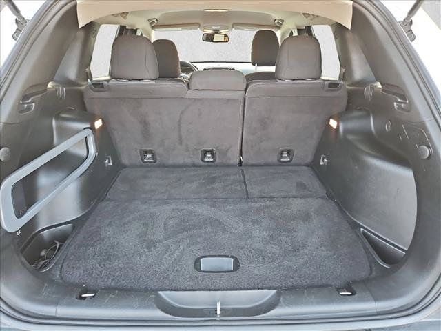 Used 2018 Jeep Cherokee Latitude FWD image 6