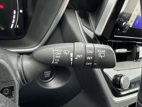 Used 2024 Toyota Corolla Cross XLE image 30