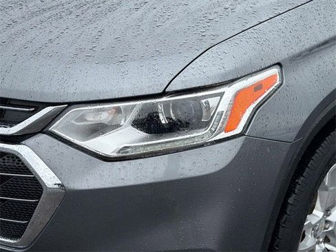 Used 2020 Chevrolet Traverse LT image 9